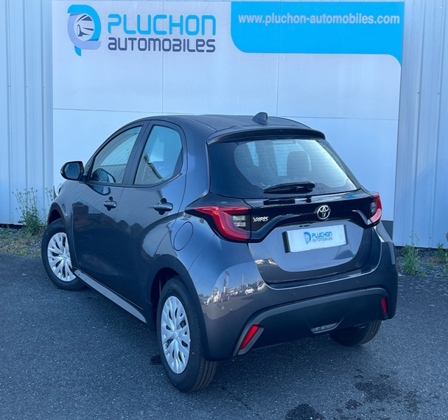 Toyota
                Yaris
