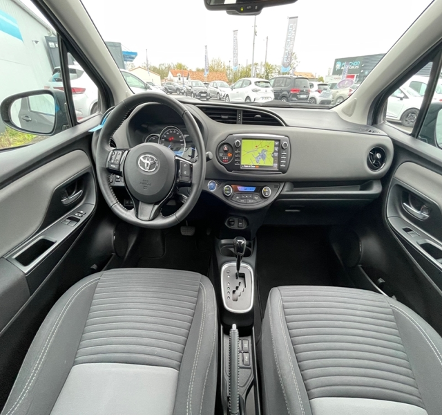 Toyota
                Yaris
