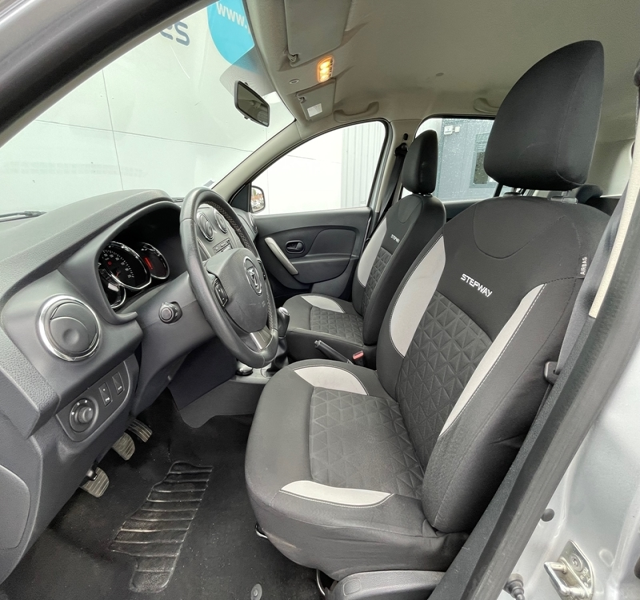 4 img-vehicule.jpgDacia
                            img-vehicule.jpgSandero
