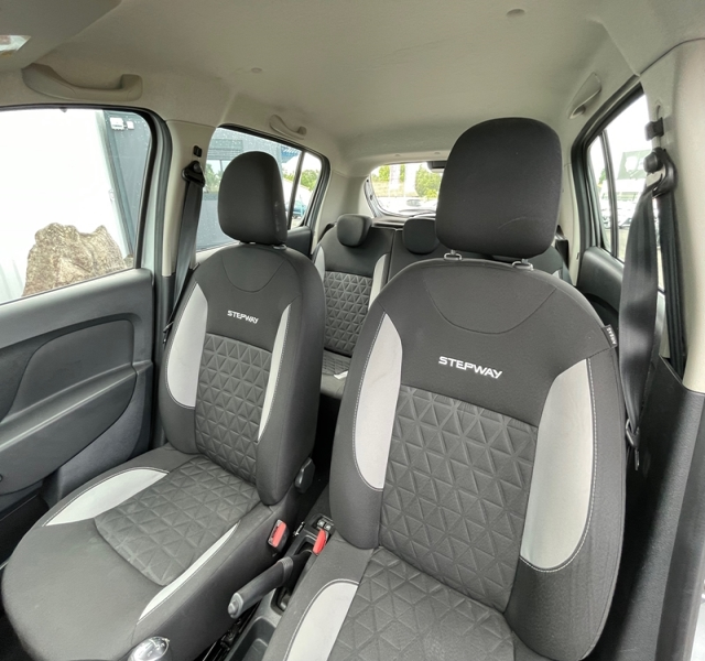 6 img-vehicule.jpgDacia
                            img-vehicule.jpgSandero
