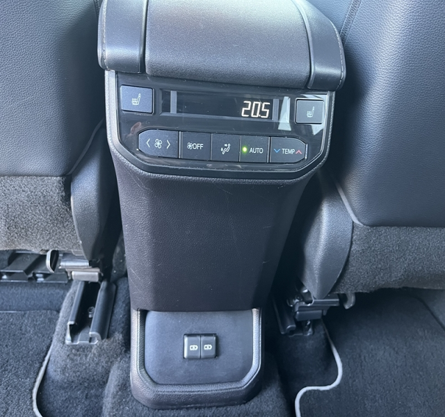 4 img-vehicule.jpgToyota
                            img-vehicule.jpgHIGhlander