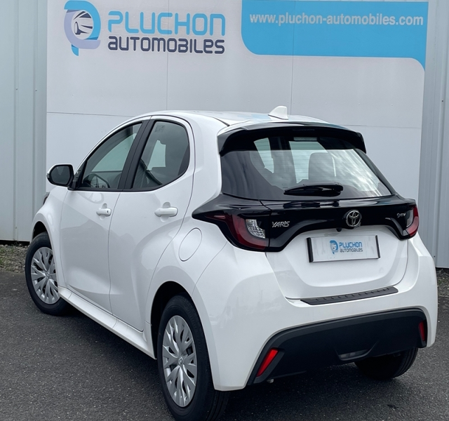 Toyota
                Yaris