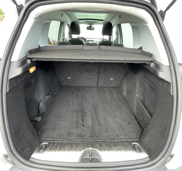 4 img-vehicule.jpgPeugeot
                            img-vehicule.jpg2008