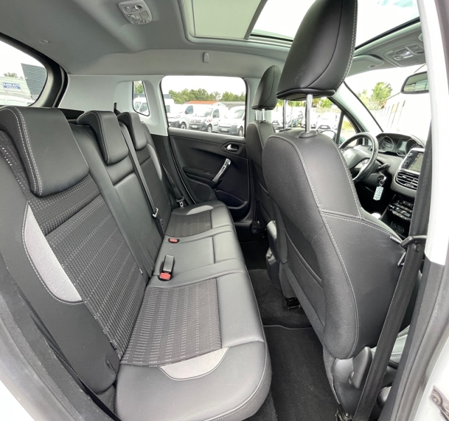9 img-vehicule.jpgPeugeot
                            img-vehicule.jpg2008