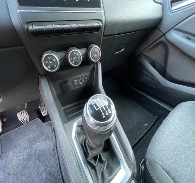 11 img-vehicule.jpgRenault
                            img-vehicule.jpgClio V