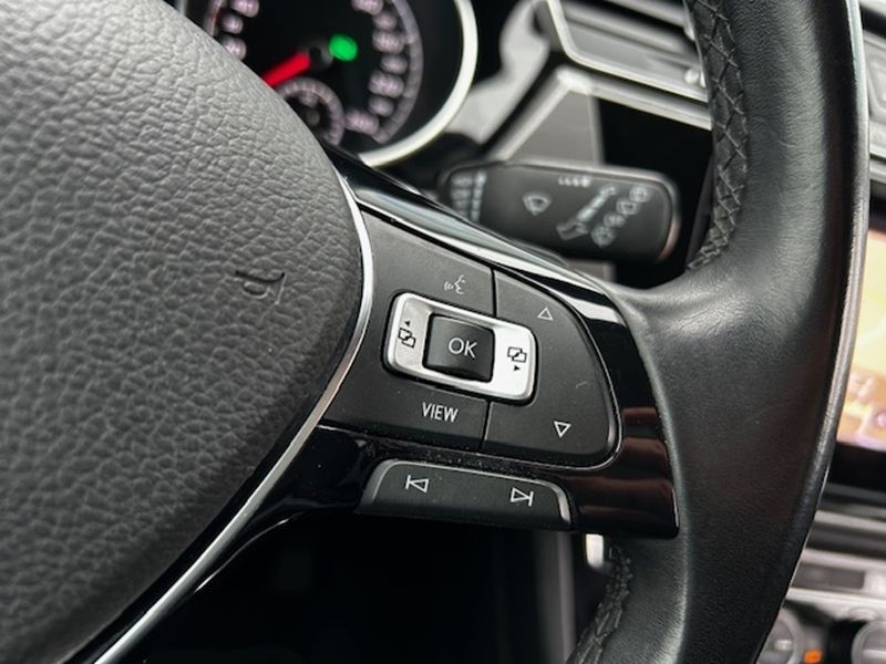 12 img-vehicule.jpgVolkswagen
                            img-vehicule.jpgTouran