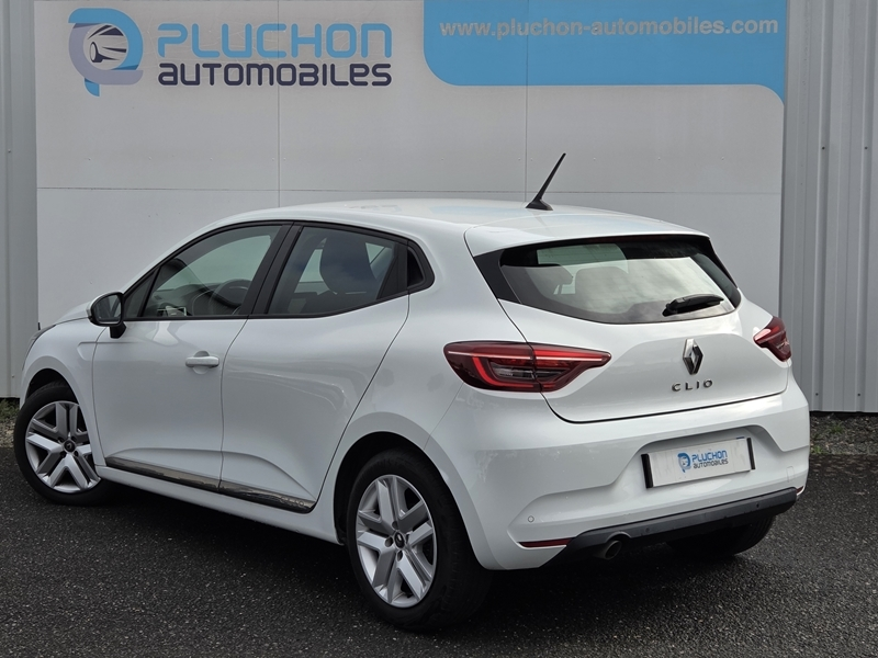 2 img-vehicule.jpgRenault
                            img-vehicule.jpgClio V