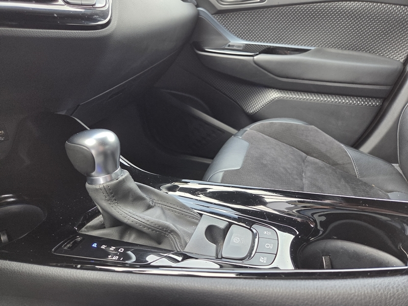 5 img-vehicule.jpgToyota
                            img-vehicule.jpgC-HR