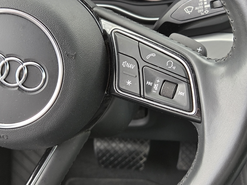 6 img-vehicule.jpgAudi
                            img-vehicule.jpgA5 Cabriolet