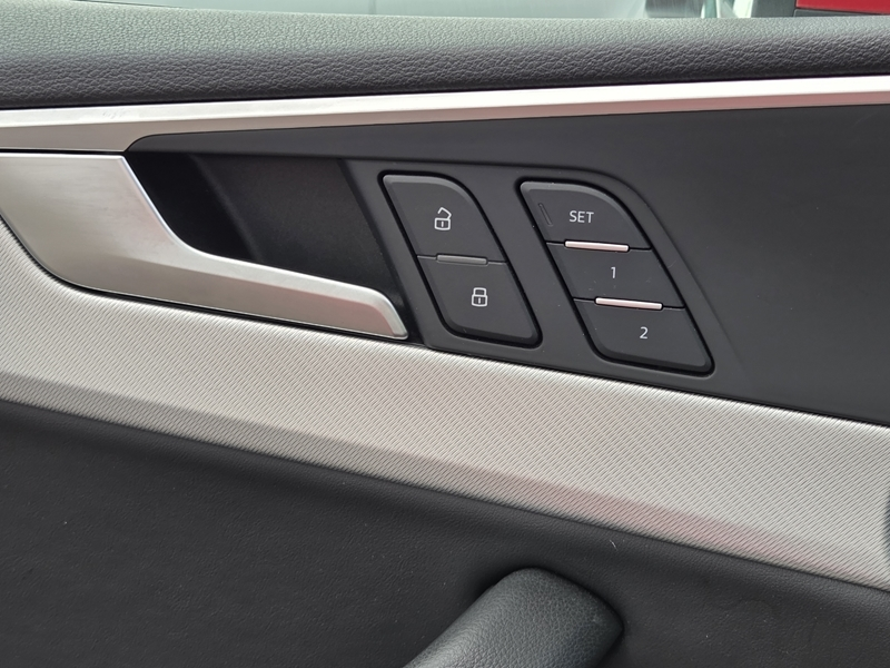 13 img-vehicule.jpgAudi
                            img-vehicule.jpgA5 Cabriolet