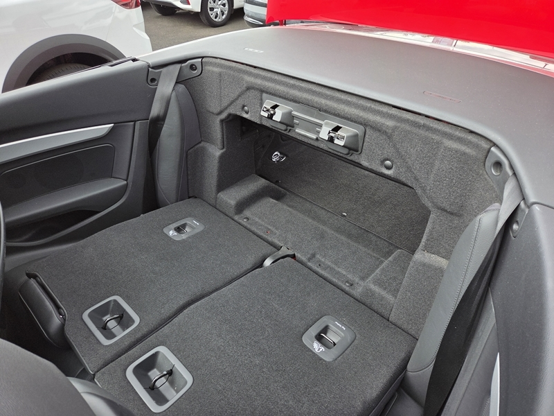 19 img-vehicule.jpgAudi
                            img-vehicule.jpgA5 Cabriolet