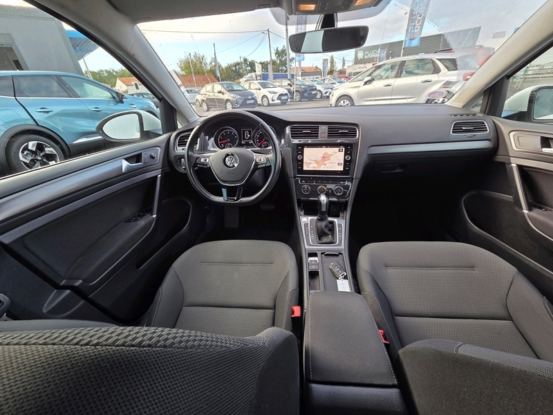 Volkswagen
                Golf VII
