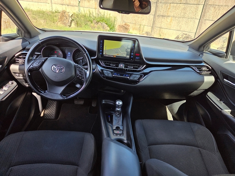 Toyota
                C-HR