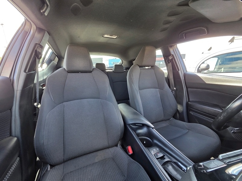 4 img-vehicule.jpgToyota
                            img-vehicule.jpgC-HR