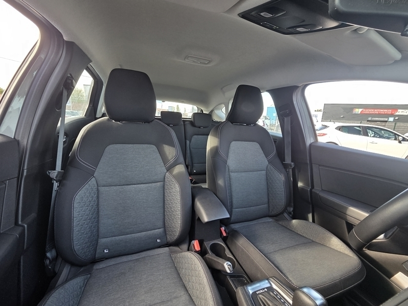 4 img-vehicule.jpgRenault
                            img-vehicule.jpgCaptur II