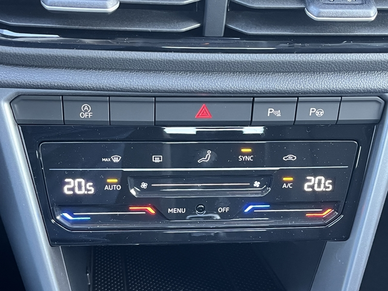 10 img-vehicule.jpgVolkswagen
                            img-vehicule.jpgT-Roc