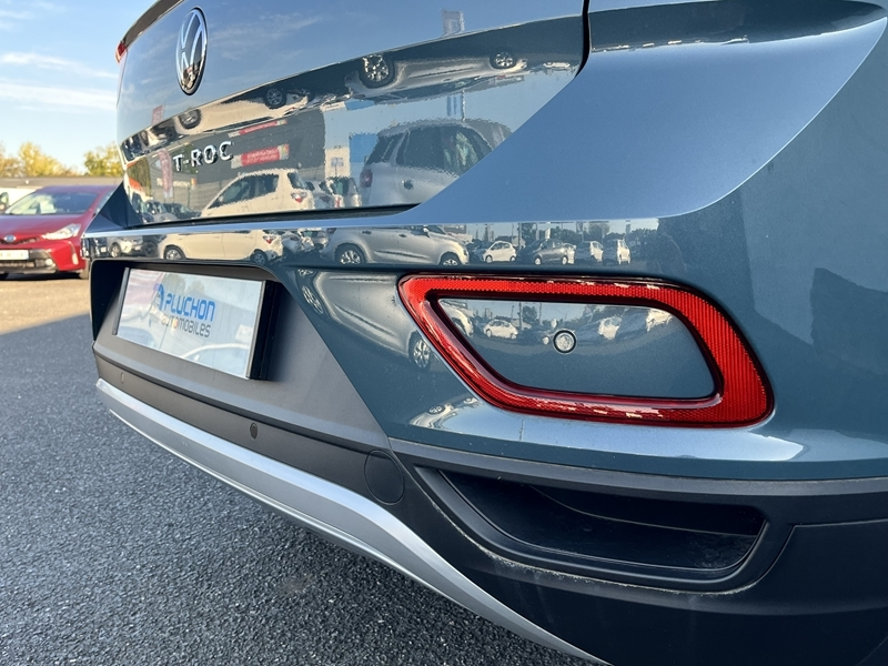 16 img-vehicule.jpgVolkswagen
                            img-vehicule.jpgT-Roc