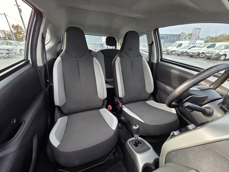 4 img-vehicule.jpgToyota
                            img-vehicule.jpgAygo