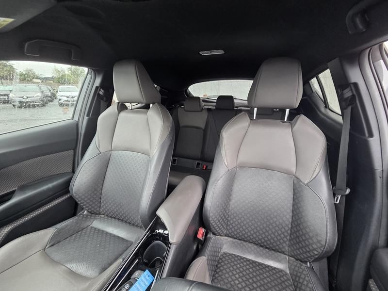 4 img-vehicule.jpgToyota
                            img-vehicule.jpgC-HR