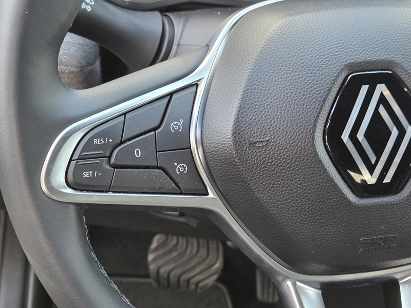 9 img-vehicule.jpgRenault
                            img-vehicule.jpgClio V