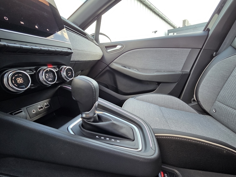 11 img-vehicule.jpgRenault
                            img-vehicule.jpgClio V