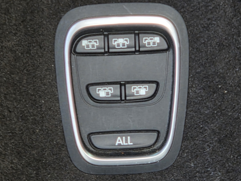 10 img-vehicule.jpgRenault
                            img-vehicule.jpgEspace V