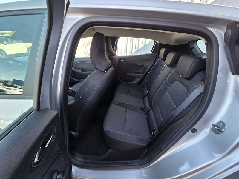 16 img-vehicule.jpgRenault
                            img-vehicule.jpgClio V