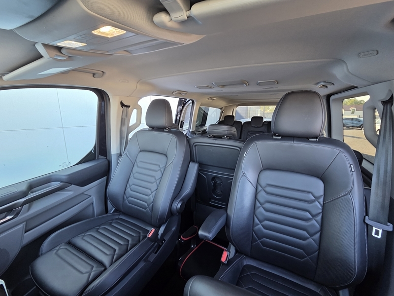 3 img-vehicule.jpgFord
                            img-vehicule.jpgTourneo Custom