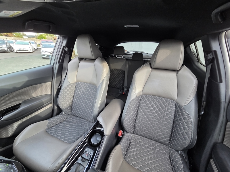 3 img-vehicule.jpgToyota
                            img-vehicule.jpgC-HR