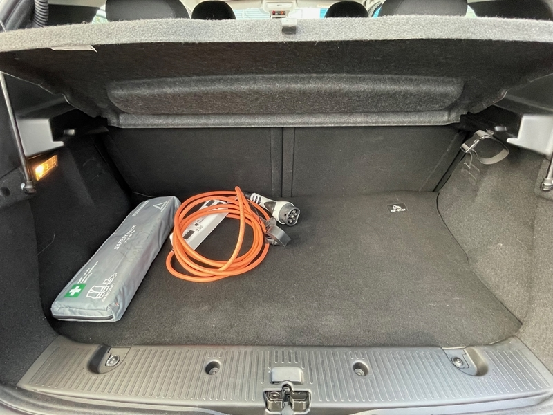 3 img-vehicule.jpgRenault
                            img-vehicule.jpgTwingo III