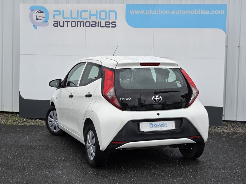 2 img-vehicule.jpgToyota
                            img-vehicule.jpgAygo
