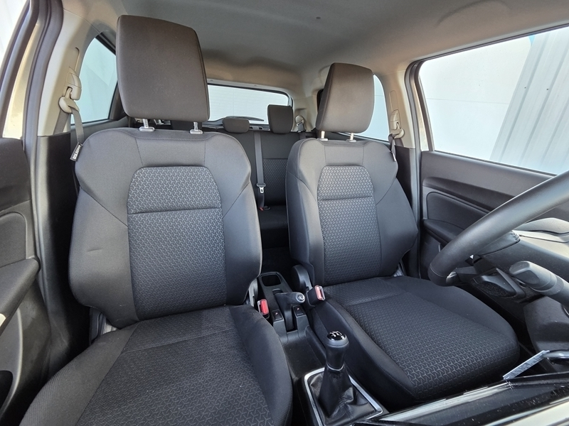 12 img-vehicule.jpgSuzuki
                            img-vehicule.jpgSWift