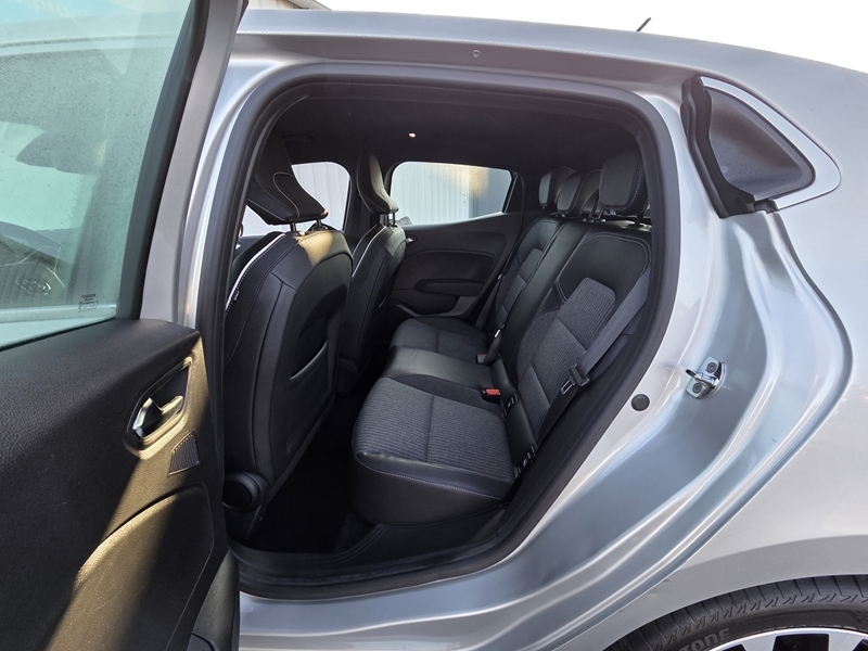 14 img-vehicule.jpgRenault
                            img-vehicule.jpgClio V