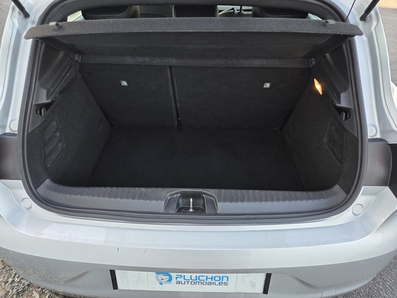 17 img-vehicule.jpgRenault
                            img-vehicule.jpgClio V