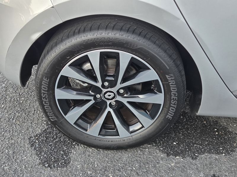 19 img-vehicule.jpgRenault
                            img-vehicule.jpgClio V