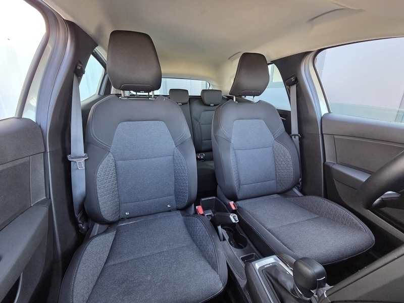 4 img-vehicule.jpgRenault
                            img-vehicule.jpgClio V