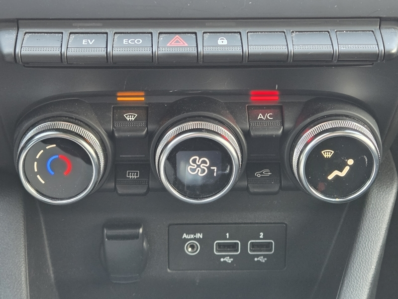 5 img-vehicule.jpgRenault
                            img-vehicule.jpgClio V