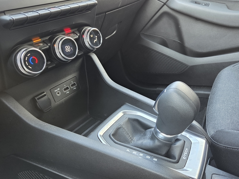 8 img-vehicule.jpgRenault
                            img-vehicule.jpgClio V