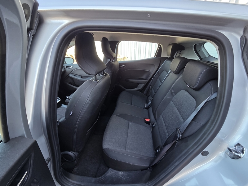 17 img-vehicule.jpgRenault
                            img-vehicule.jpgClio V