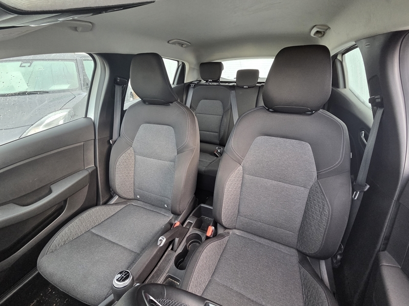 3 img-vehicule.jpgRenault
                            img-vehicule.jpgClio V