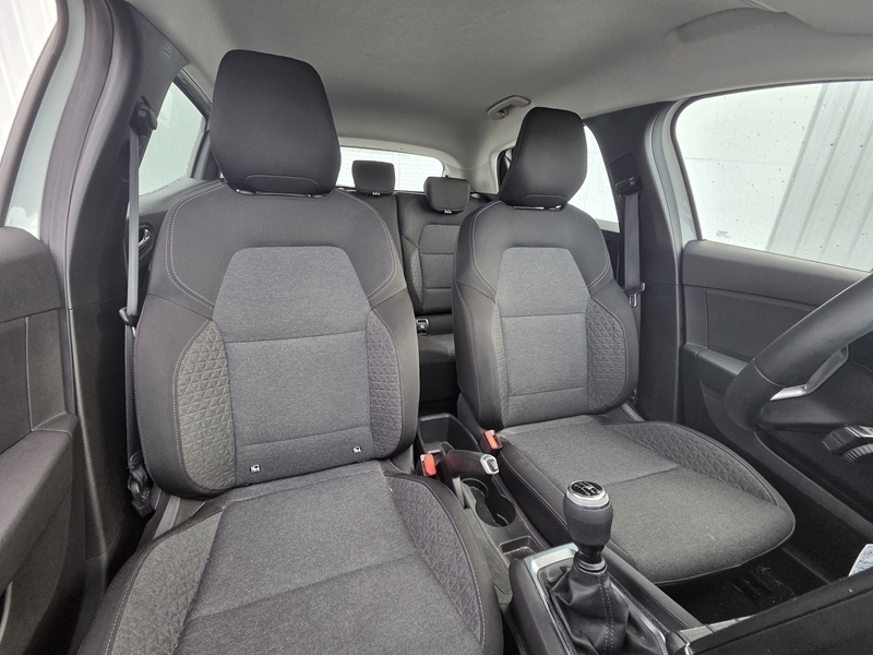 4 img-vehicule.jpgRenault
                            img-vehicule.jpgClio V