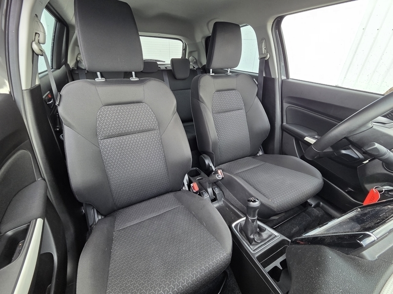 3 img-vehicule.jpgSuzuki
                            img-vehicule.jpgSWift