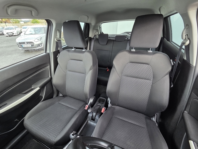 4 img-vehicule.jpgSuzuki
                            img-vehicule.jpgSWift