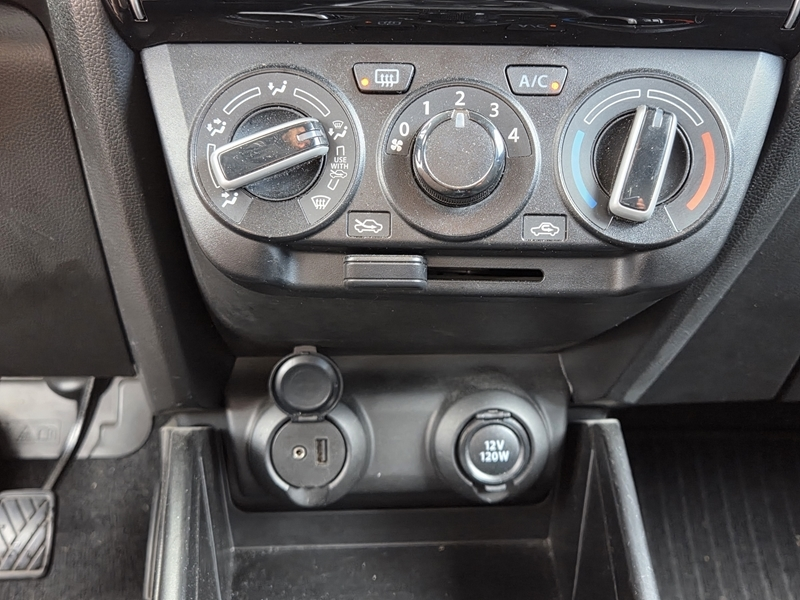 12 img-vehicule.jpgSuzuki
                            img-vehicule.jpgSWift