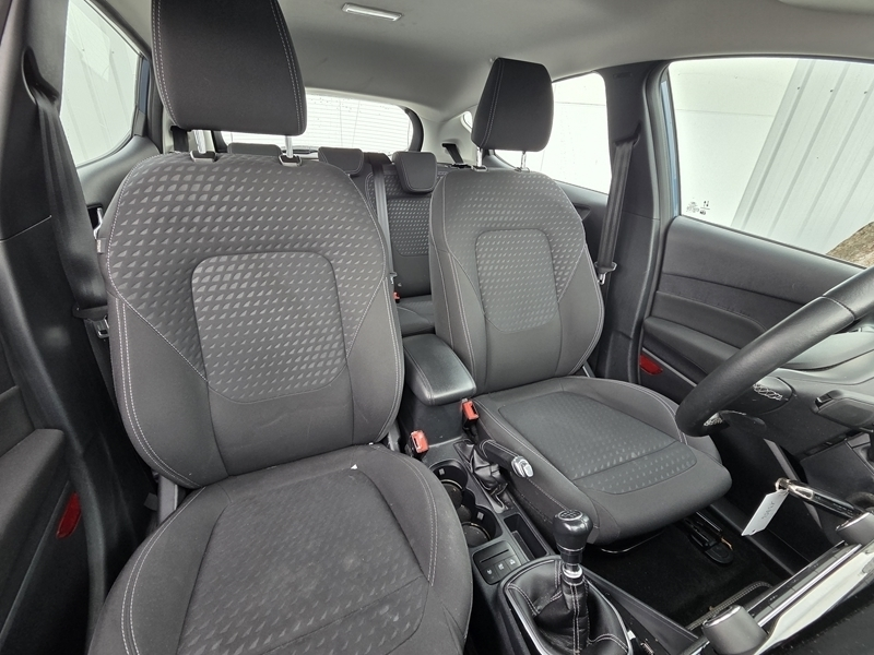 3 img-vehicule.jpgFord
                            img-vehicule.jpgFiesta