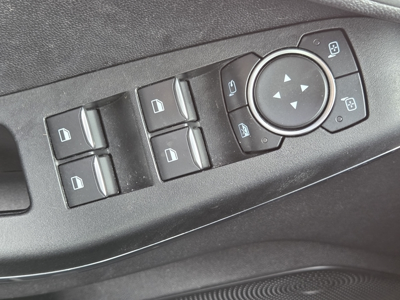 11 img-vehicule.jpgFord
                            img-vehicule.jpgFiesta