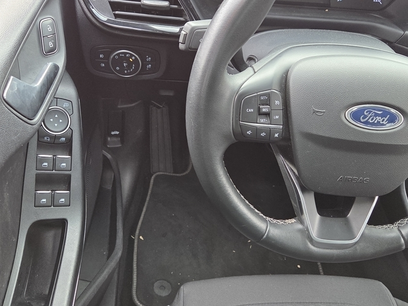 12 img-vehicule.jpgFord
                            img-vehicule.jpgFiesta