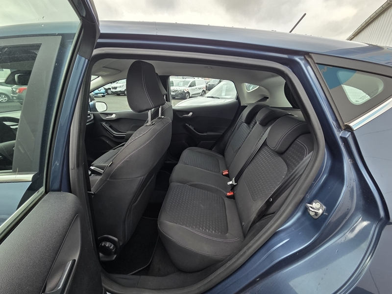 16 img-vehicule.jpgFord
                            img-vehicule.jpgFiesta