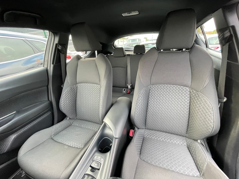 3 img-vehicule.jpgToyota
                            img-vehicule.jpgC-HR