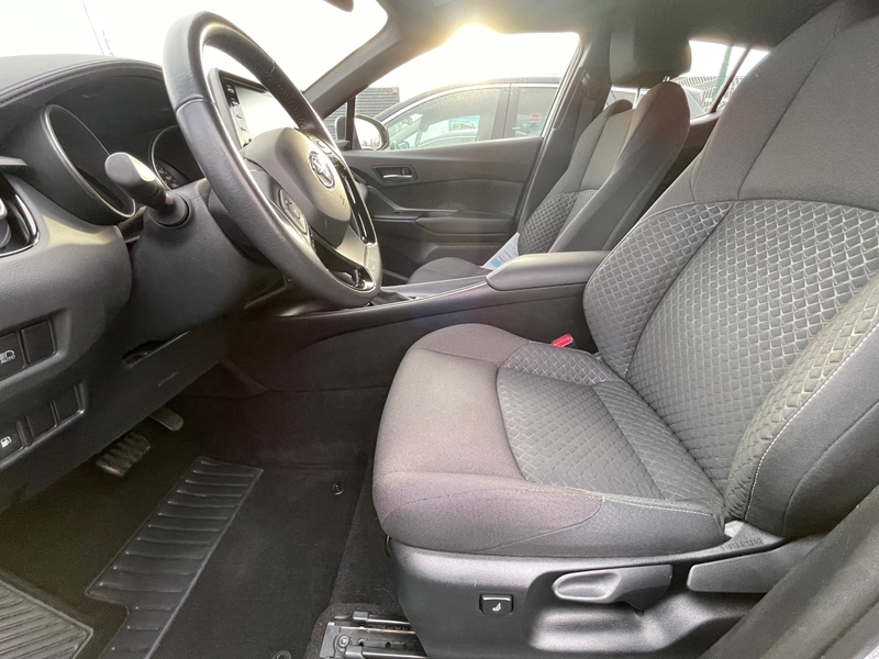 4 img-vehicule.jpgToyota
                            img-vehicule.jpgC-HR